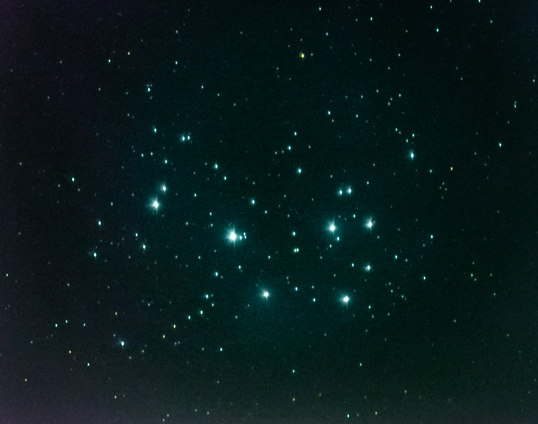 Untracked Plejades with new 500mm mirror lens r/astrophotography