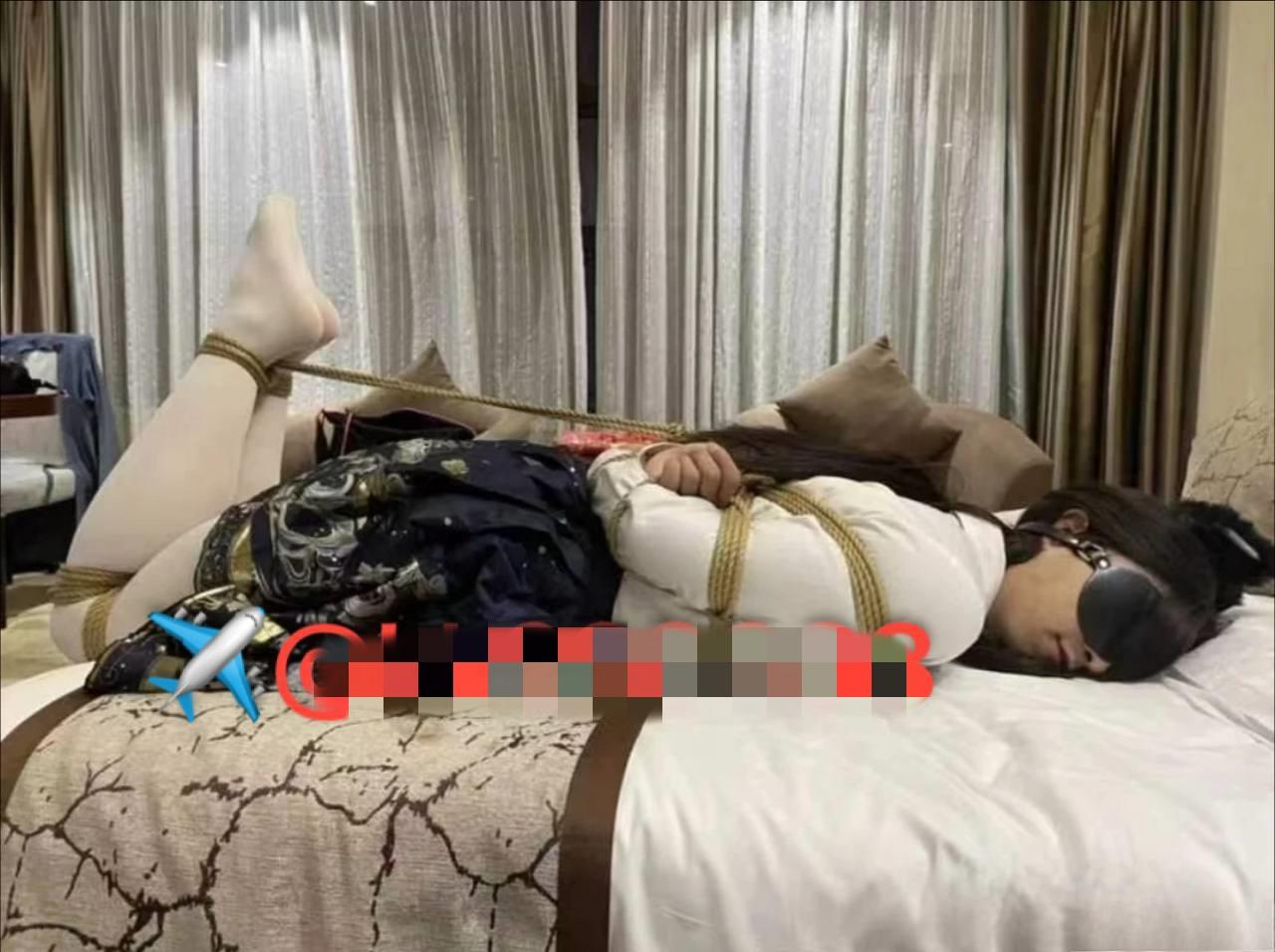 户外小骚货的兴致[26P]