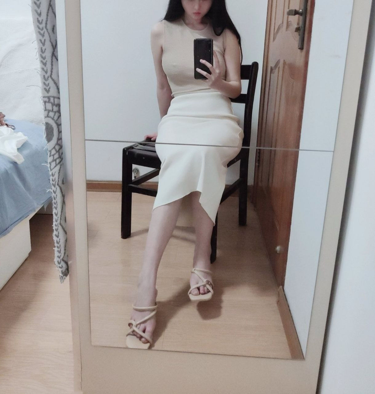 喜欢秀身体的小女生[20P]